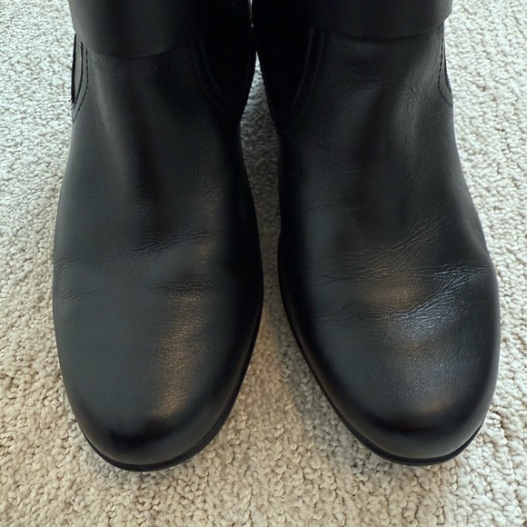Clarks Women's Black Zip Up Dream Faux Leather Riding Boots Size 8 1/2M EUC - Picture 8 of 13
